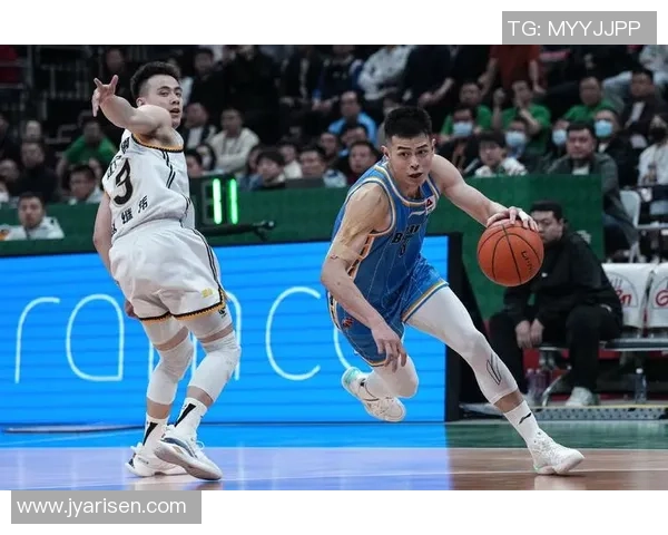 方硕的篮球之路：从青涩少年到职业赛场的璀璨星光